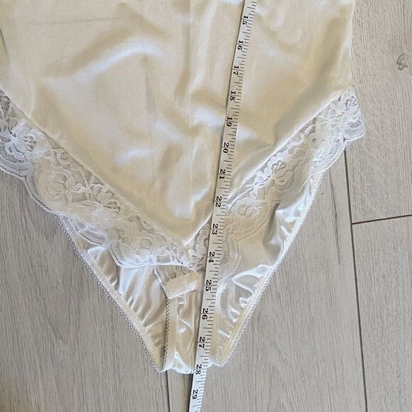 Vintage white lacy bodysuit - Picture 14 of 14